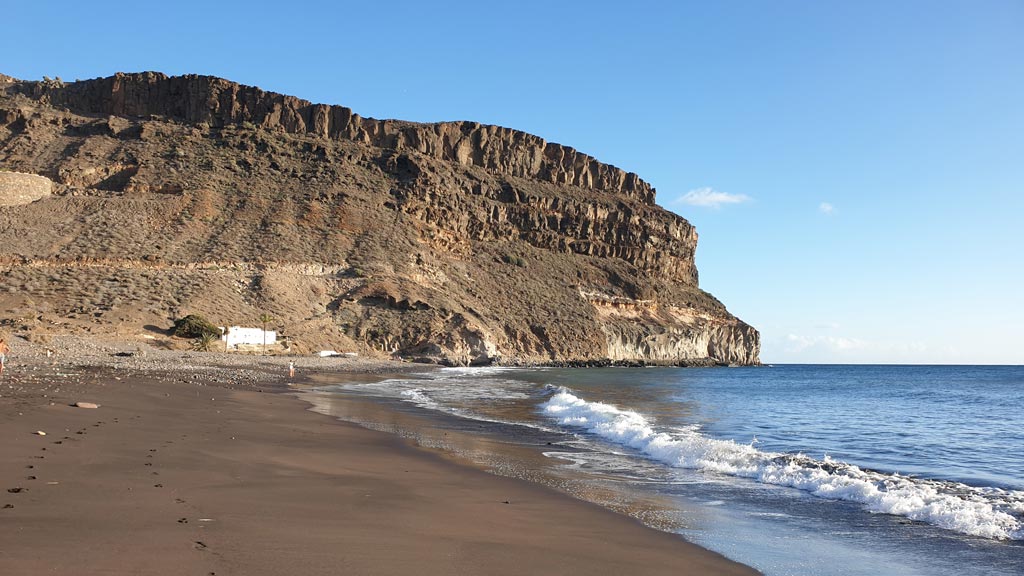 playa-de-veneguera-pueblo-veneguera